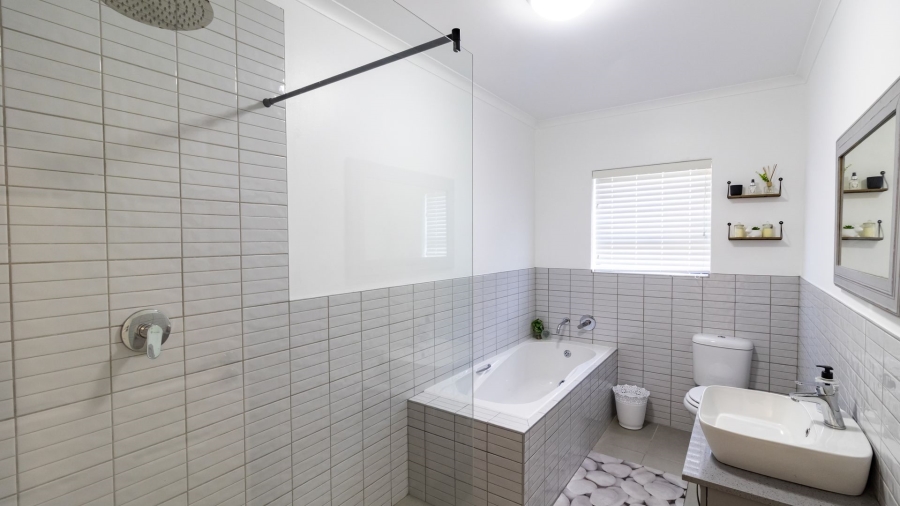 4 Bedroom Property for Sale in Sandy Point Beach Estate Western Cape
